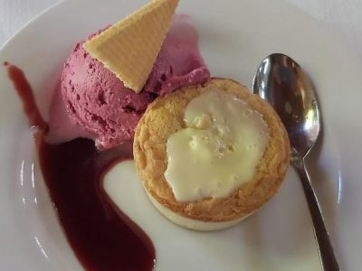 Restaurante La Zingara - postre de helado y tarta